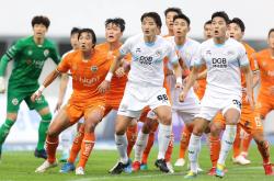 开元体育官网足总杯清晨走向成谜，斯图加特止住颓势，话题不断，阵容厚度经受考验的简单介绍