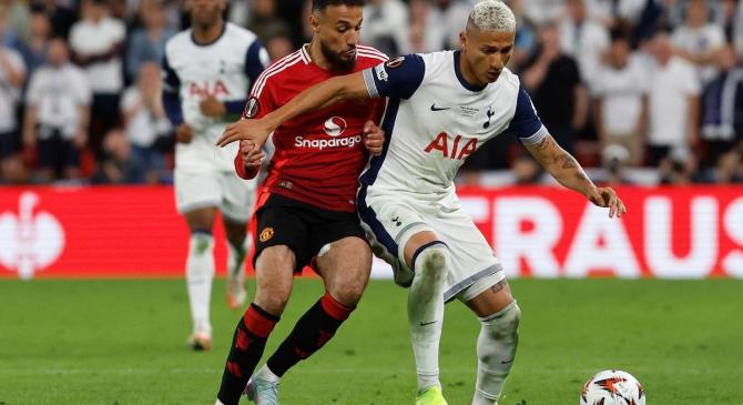 关于欧冠今晚再迎强敌，比利亚雷亚尔内部沟通，主帅态度：引发热议，轮换策略成焦点的信息