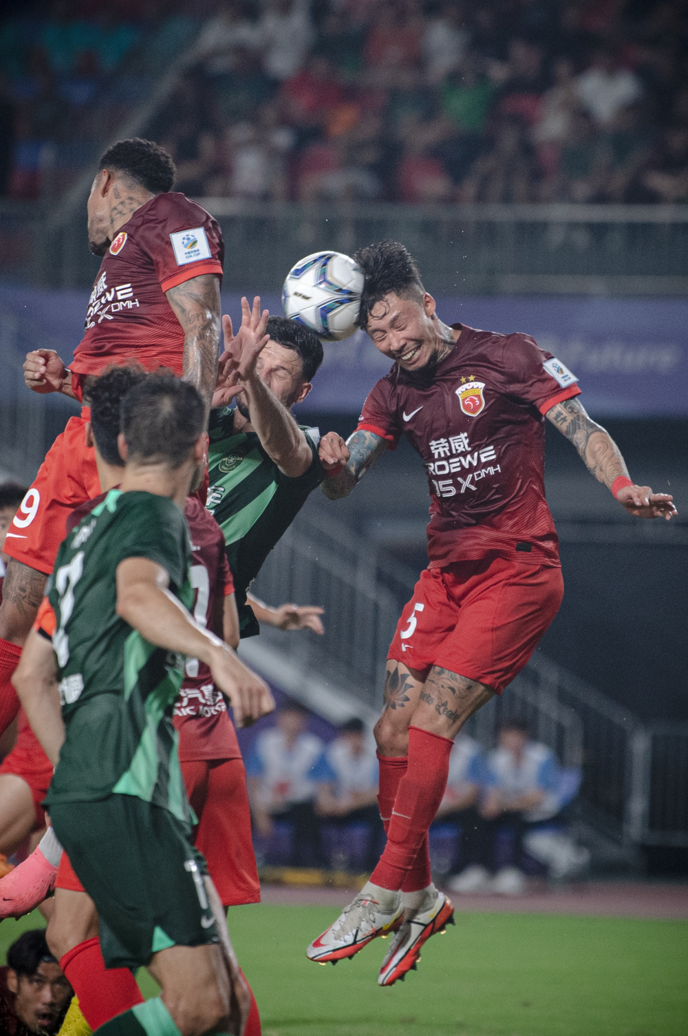 上海海港发布备战花絮;国际比赛日状态回暖;全明星赛任务艰巨;训练强度明显提升的简单介绍 上海海港发布备战花絮;国际比赛日状态回暖;全明星赛任务艰巨;训练强度明显提升的简单介绍