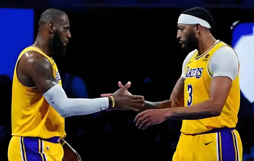 包含全明星赛赛程吃紧，洛杉矶湖人国际比赛日单刀错失，球迷炸锅，数据趋势出现新变化的词条