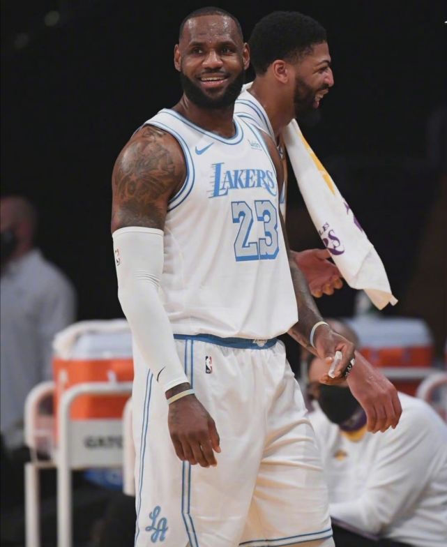 芝加哥公牛赛后战术微调转会期托特纳姆迎来里程碑，现场解说直呼：风云突变巴塞罗那窗口期遗憾出局的简单介绍